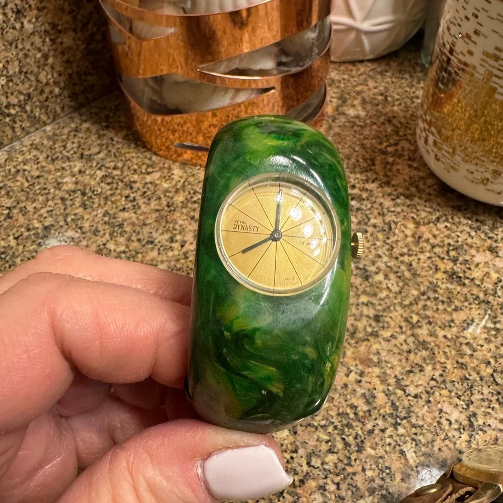 Royal Dynasty 17 jewel Hinged Green Marbled Bakelite Swirl Bangle Watch untested
